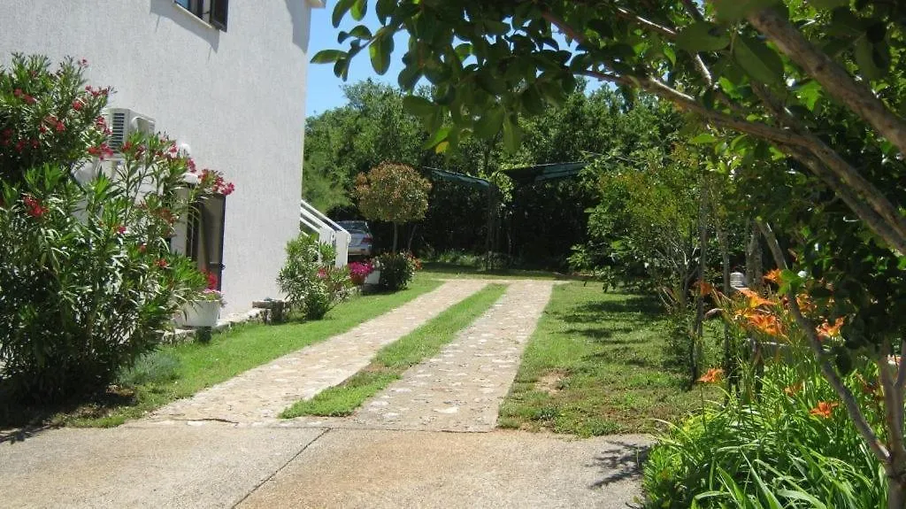 Apartments With A Parking Space Njivice, Krk - 14932 Croatia